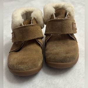 UGG Toddler 7 Nolen chestnut boot with sheep fur